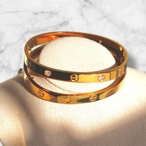 Elegant Gold Bangle Bracelet